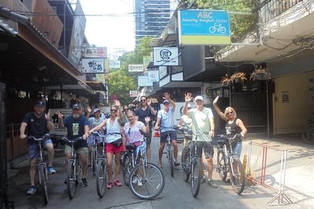 Amazing Bangkok Weekend Bike Tour with Local Floating Market