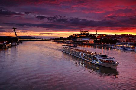 Bratislava Danube River Evening Sightseeing Cruise with Prosecco