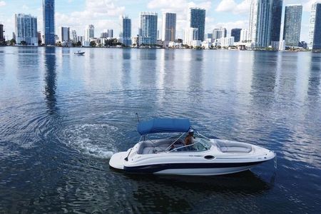 26 Ft Boat, Miami Bay Rental for 2 or 4 hours. 10 people