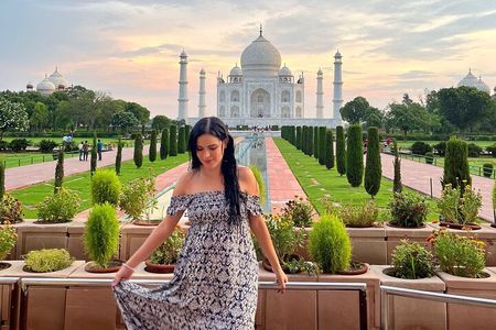 Same day Taj mahal and agra fort tour by car