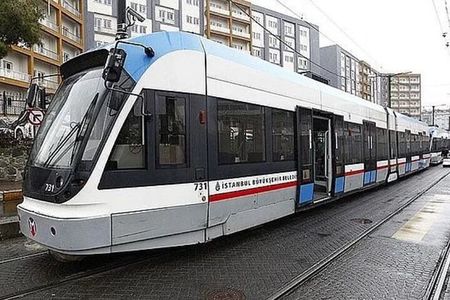 PRIVATE & Small Group with TRAM to Save time in Heavy Traffic 