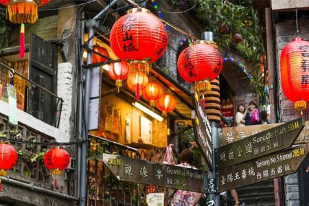 Yehliu, Jiufen & Shifen Taiwans North Coast Day / Night Tour 