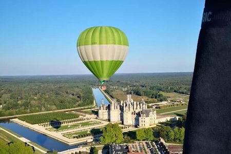 Hot air ballooning: Chambord, Blois, Chenonceau, Cheverny or Chaumont