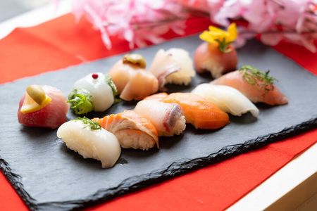 Kyoto: Enjoy Sushi & Market Tour! Best for Family & Couple!