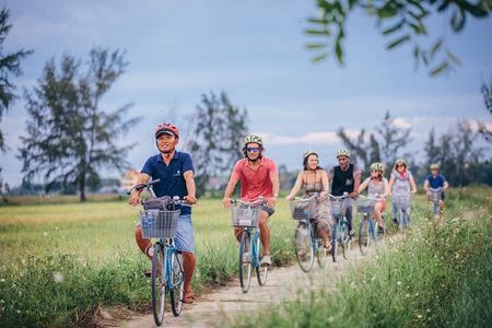 Private Hoi An Bike, Thu Bon River Cruise & Dinner Experience