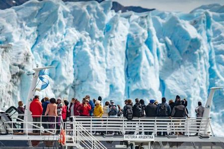Perito Moreno Glacier Full Day Tour with optional Navigation 