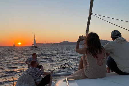 Santorini Sunset Sailing Cruise: Dinner, BBQ, Open Bar, Transfers