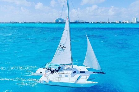 Isla Mujeres Catamaran + Snorkel + Open Bar on board + Buffet