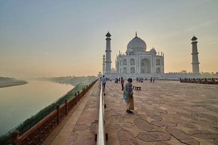Taj Mahal Tour from Delhi by Superfast Train- Ultimate Experience