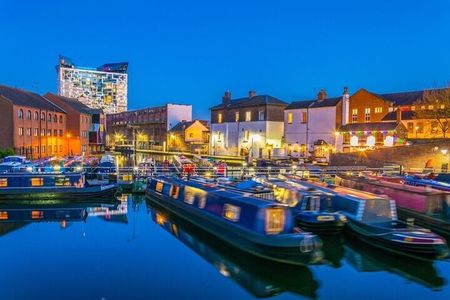 Birmingham Must-see Attractions Walking Tour With A Guide