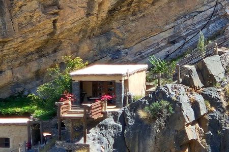 Private Full-Day Jebel Akhdar-Al Suwjara Village Tour 