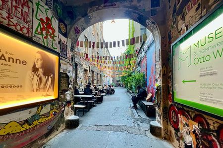 Berlin Center Food Tour with 8+ Authentic Local Tastings