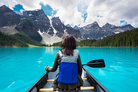 Morning Tour at Moraine Lake(2hrs) & Lake Louise(2hrs) 