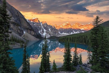  Moraine Lake Sunrise Tour from Canmore/Banff