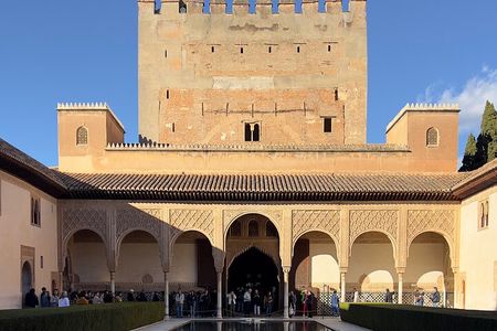 Small group visit to the Alhambra with tickets included
