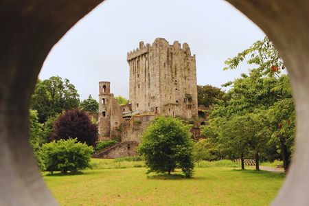 Blarney Stone, Rock of Cashel and Cahir Castles Tour from Dublin