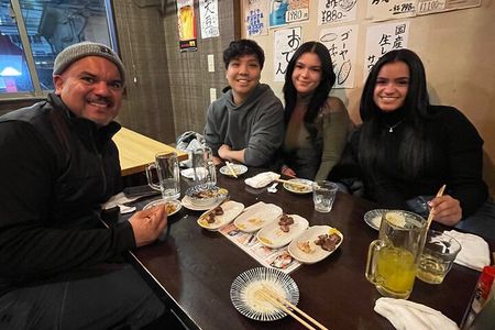 Deepdive Tour of Kabukicho Shinjuku & drinks w/ a certified guide