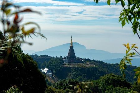 Full-Day Doi Inthanon National Park Tour with Trek and Pagodas