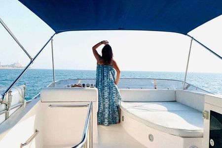 Dubai Marina Yacht Charters: Luxury on the Waves