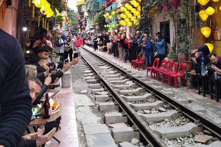 4 Hours Private City Tour with Highligh Train Street