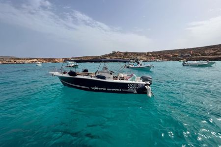 2-Hour Scenic Private Boat Tour to Comino & Crystal-Clear Lagoons