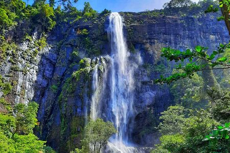 Diyaluma Waterfall and Natural Pool Bath With Lunch