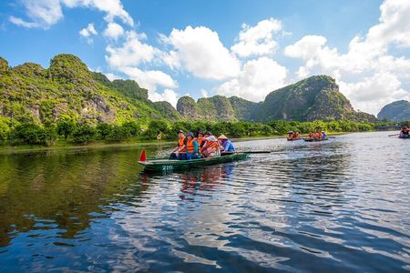 Hoa Lu - Tam Coc boat Trip and Mua Cave