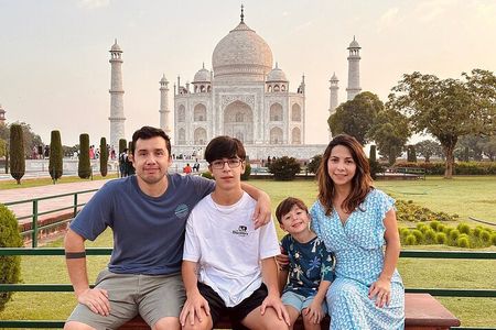 Taj Mahal & Agra Fort Tour from Delhi By Car with 5* Lunch