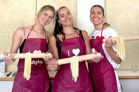 Rome: Hands-On Pasta & Wine Class Steps from Pantheon & Trevi