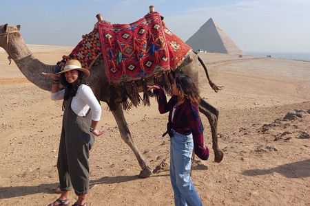 4-Hours Private Tour Giza pyramids ,Sphinx and Khan al-Khalili Market 