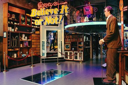 Ripley's Believe It or Not Amsterdam & 1-Hour Canal Cruise