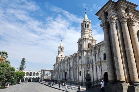 Arequipa Walking Tour: Historic Center and Santa Catalina