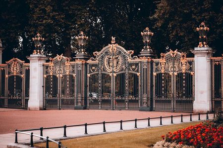 Royal Tour w/ Buckingham Palace Tickets - Semi-Private 8ppl Max