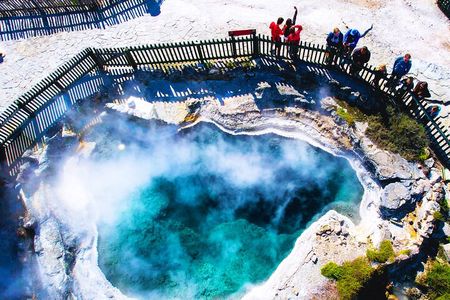 Ex Auckland: Rotorua Māori Village with Haka and Hot Springs