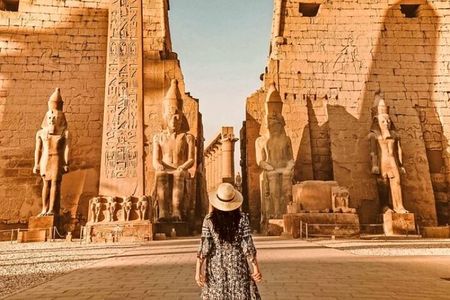 Discover the East and West Banks of the Nile