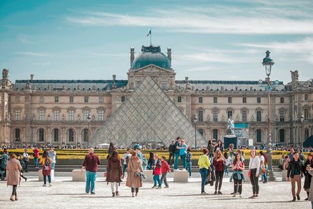 Louvre Museum Entry Ticket and Pop-Culture Walking Tour