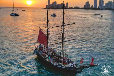 Cartagena, CO: Sunset Skyline Bay Tour on a Pirate Boat + Drinks