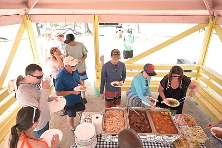 Stingray City and Snorkel Tour With Lunch