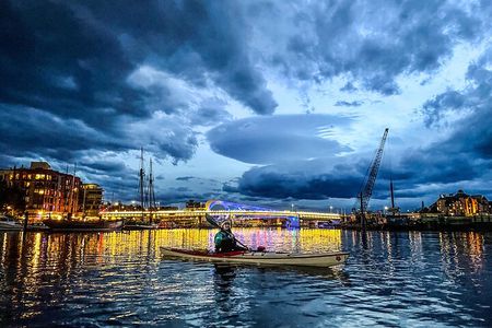 Victoria Harbour Sunset Kayak Tour