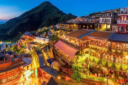 Private Jiufen & Pingxi Day Tour with English-Speaking Guide