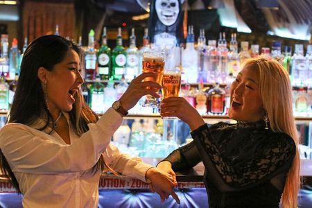 Budapest: Nightlife Bar Crawl Walking Tour