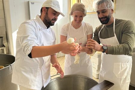 Mozzarella Experience with Tasting in Vico Equense