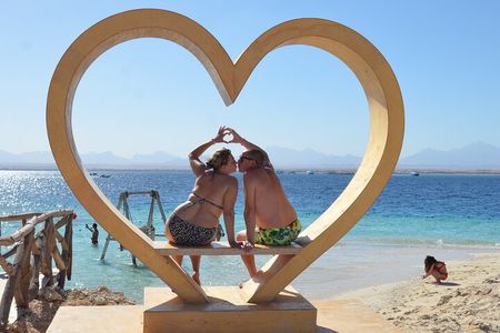 Full-Day Speedboat Adventure to Magawish Island with lunch