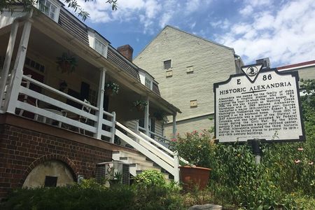 Old Town Alexandria Guided Walking Tour with a Local