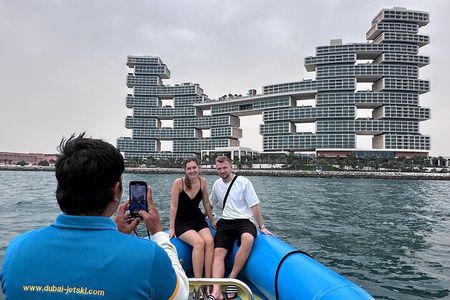 Speedboat Dubai: 60 Mins Guided Burj Al Arab & Atlantis Tour