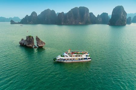 Halong bay Luxury Cruise Trip: Titop Island, Amazing Cave & Kayak