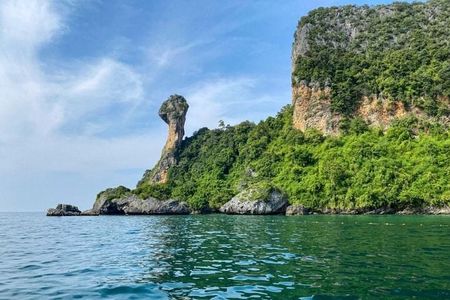 Early Bird Phi Phi and 4 Islands Tour by Speedboat from Krabi
