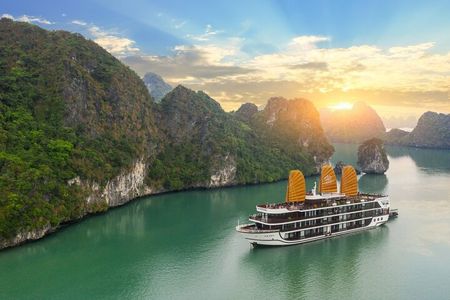 La Regina 2 Days Tour in Halong Bay and Lan Ha Bay - 5 star
