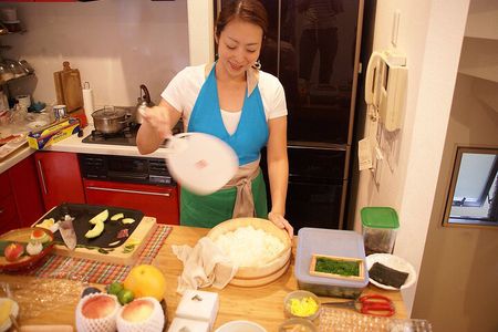 Sushi, Bento or Gyoza Class in Tokyo with Miki + Transfers