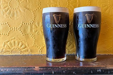 Dublin Pub Tour: Guinness Perfect Pour, Whiskey, Music and More